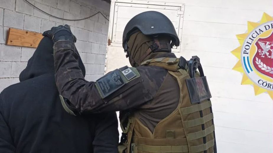 Detuvieron a dos hermanos acusados de vender cocaína en La Quinta