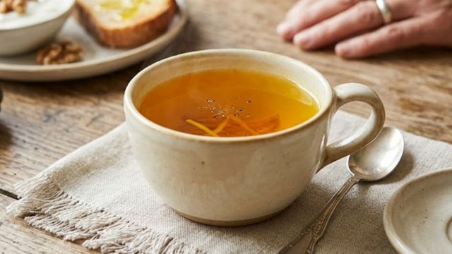 Los beneficios de consumir la infusión de cúrcuma.