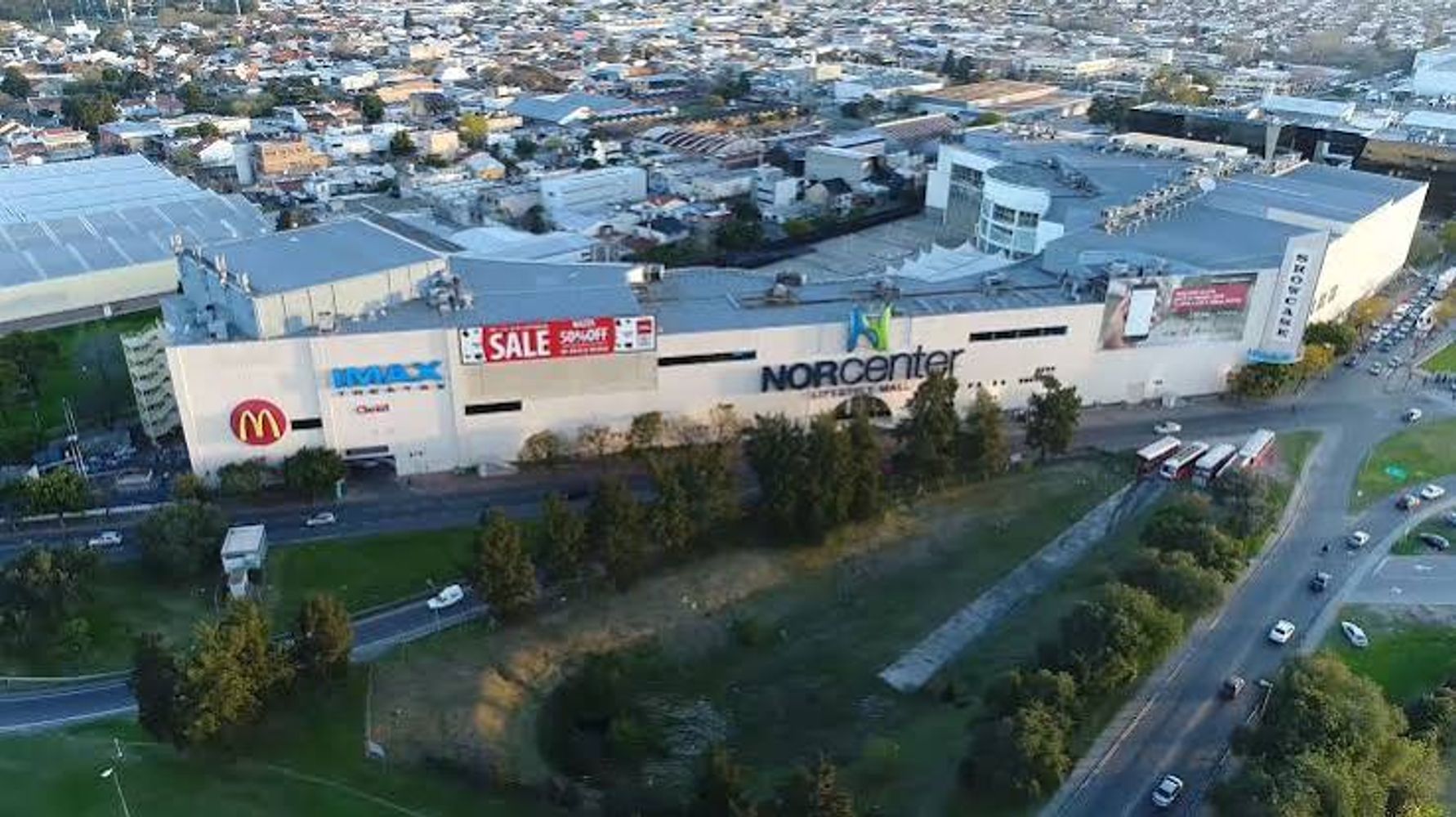 La sucursal está ubicada en el Shopping Norcenter