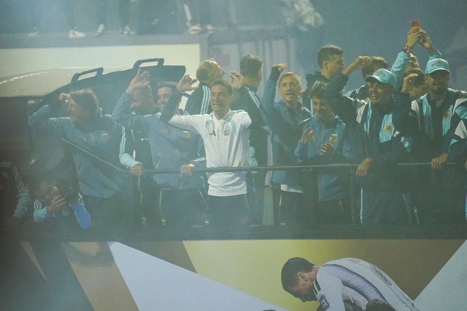 Lionel Scaloni y los jugadores de la Selección, ovacionados en la caravana.