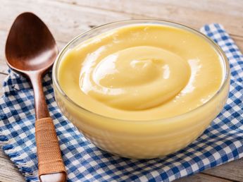 Los secretos de la crema pastelera perfecta: el paso a paso para que quede suave, brillante y sin grumos