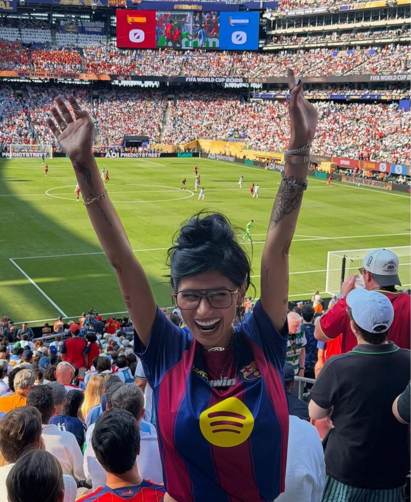 Con la camiseta de Lamine Yamal y sandalias con taco, Mia Khalifa festejó por España campeón del Mundial 2026
