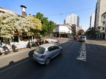 En el centro de Córdoba, encontraron un hombre muerto en un auto