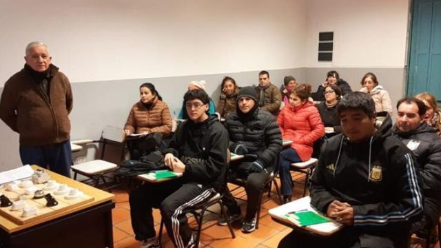 La capacitación pone énfasis en la prevención de riesgos laborales y el uso correcto de herramientas.