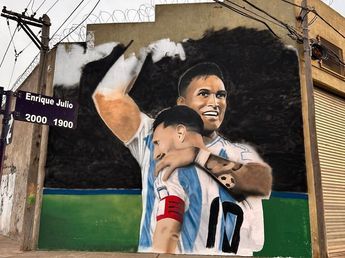 Messi y Lautaro, el homenaje a la Selección en una esquina de Bahía Blanca