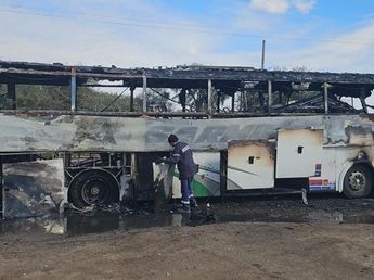 Un colectivo con 40 pasajeros se incendió en Córdoba: el impactante video
