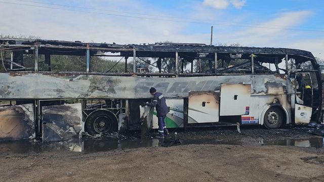 Así quedó el colectivo en Córdoba.