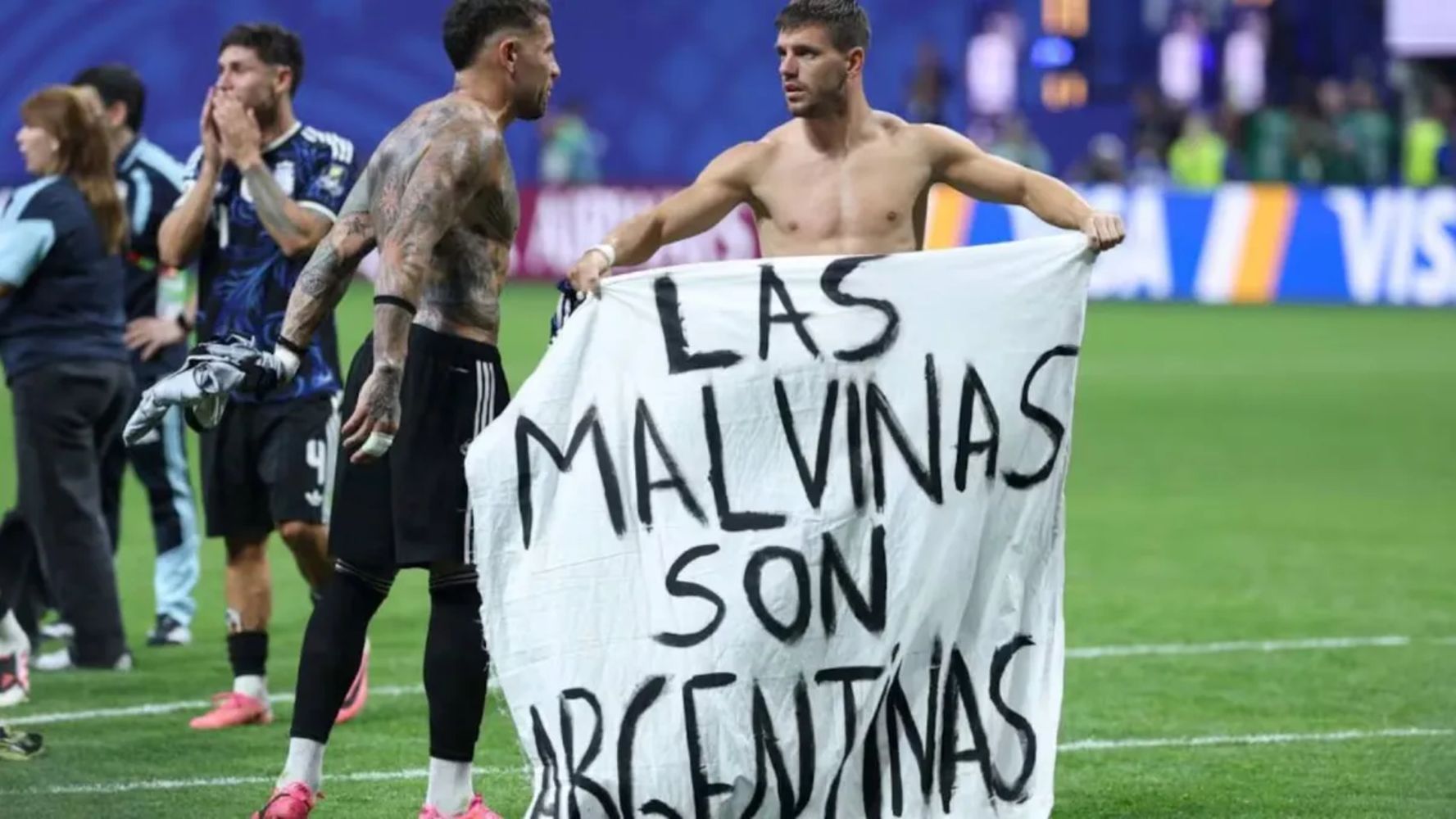 Juan Lo Celso habló de la bandera de Malvinas que desplegó su hijo en el Mundial