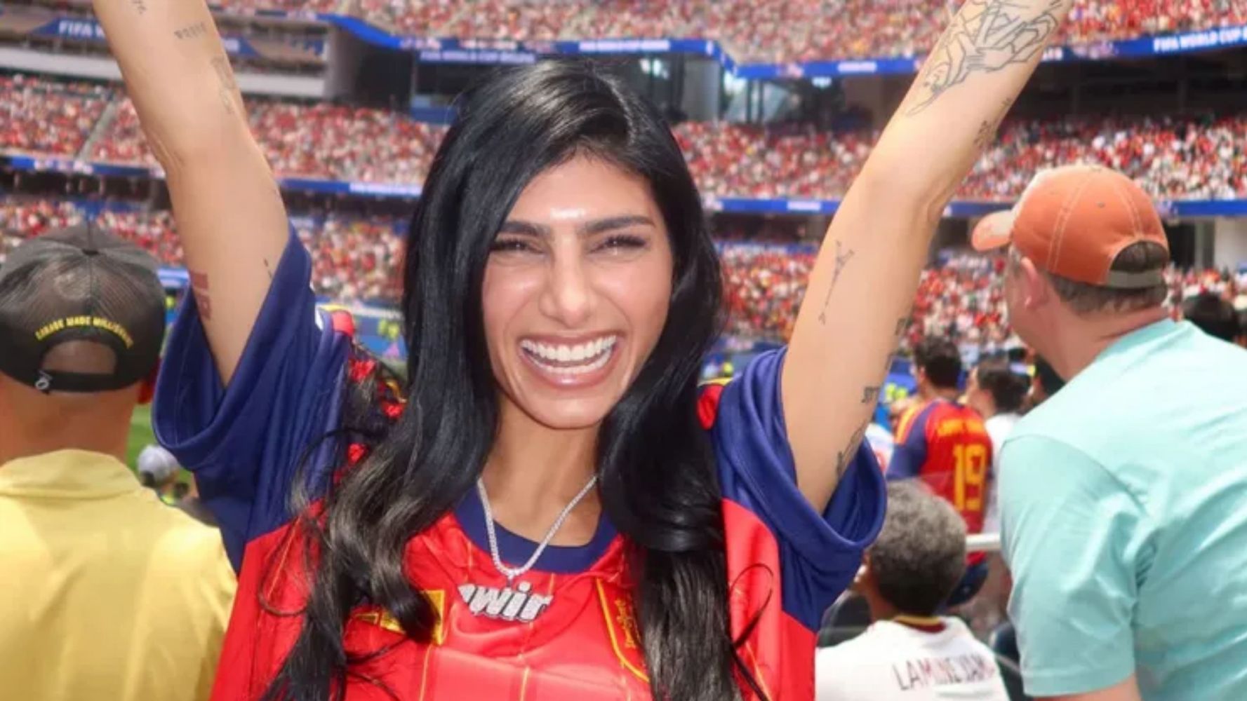 El incansable apoyo de Mia Khalifa a la selección española.