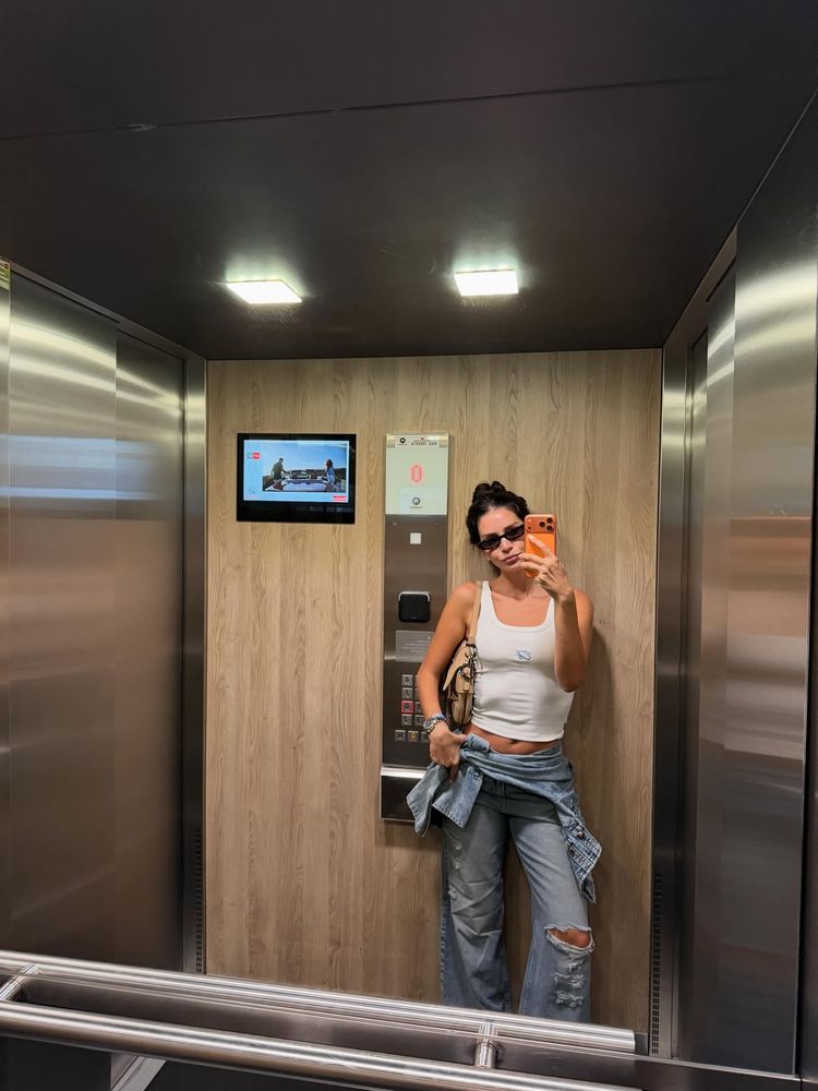 Del pantalón "wide leg" al "total denim": los imperdibles outfits de Zaira Nara por las calles madrileñas que se volvieron tendencia
