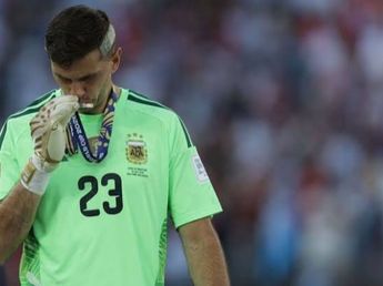 "Es momento de dar un paso al costado": el mensaje del "Dibu" Martínez que preocupó a los hinchas argentinos