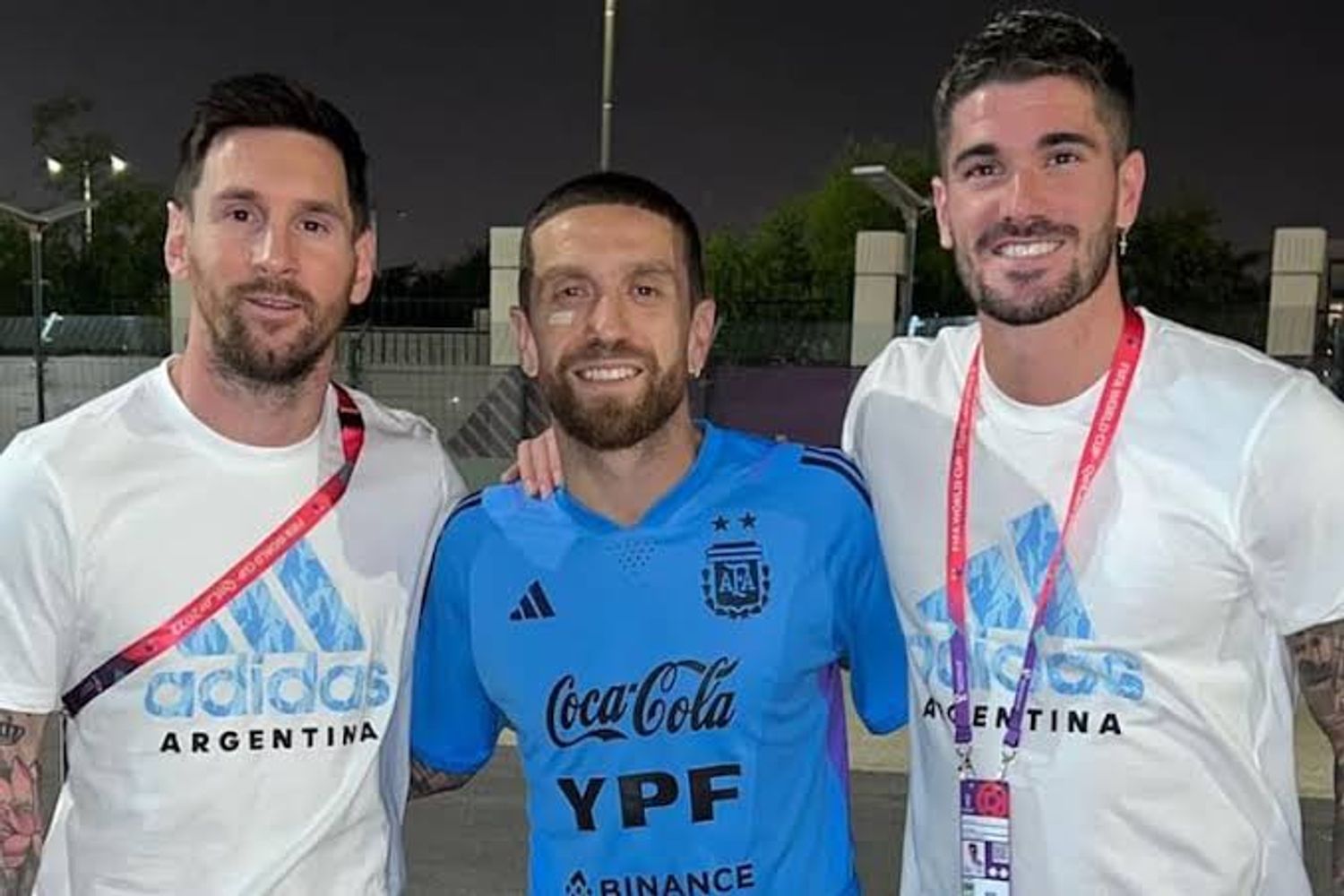 Lionel Messi, Alejandro Gómez y Rodrigo De Paul en la Copa del Mundo de Qatar 2022.