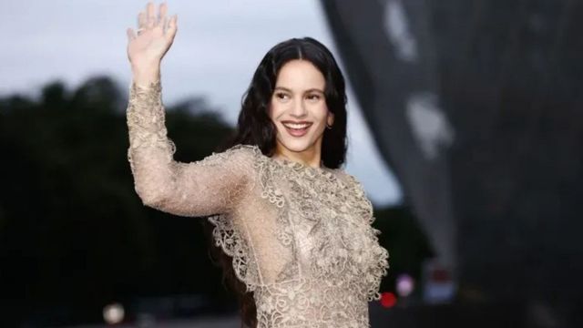 Rosalía llegó a Argentina tras la polémica y una sola fan fue a recibirla al hotel: "La única que vino fui yo"