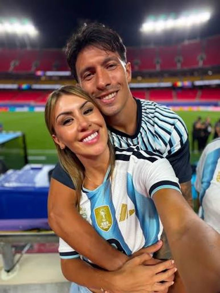 Lisandro Martínez y Muriel López Benítez