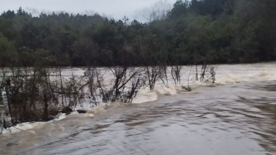 El Soberbio activó un operativo preventivo tras las intensas lluvias y alertó por el avance de El Niño