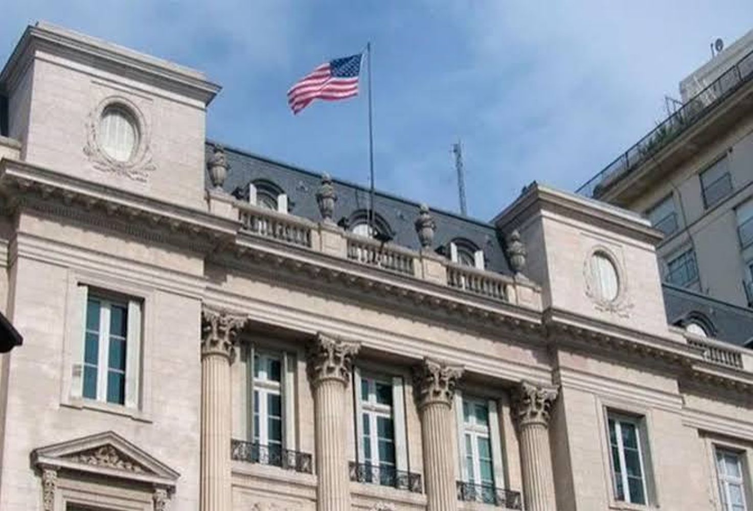 Buscan profesionales para trabajar en la Embajada de Estados Unidos en Argentina.