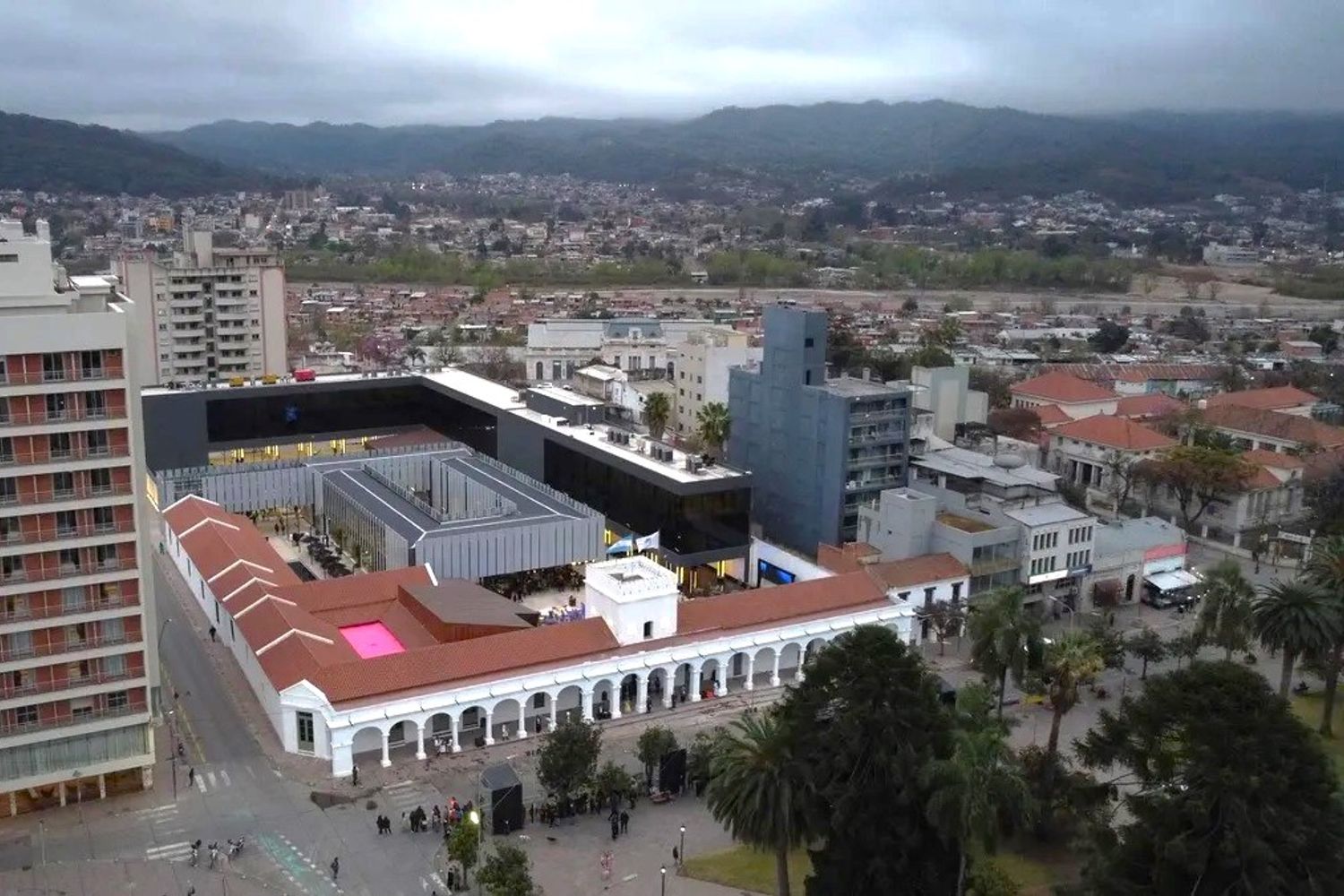 Colectividades de catorce países compartirán su gastronomía, su música y sus tradiciones en una jornada con entrada libre y gratuita en la Plaza de las Batallas del Cabildo de Jujuy.