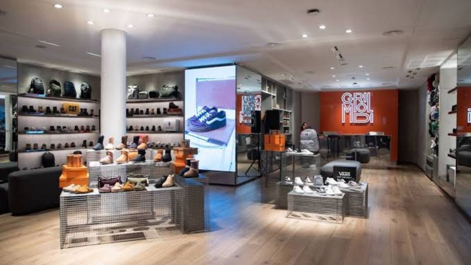 Descuentos de hasta el 50% y 9 cuotas sin interés: una importante marca de ropa liquida calzados para mujer
