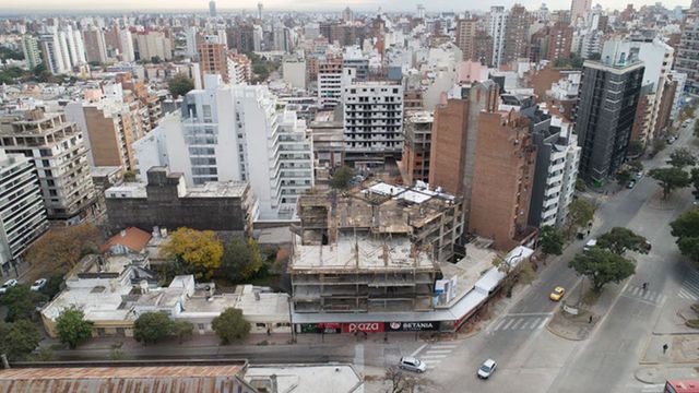 Investigan una muerte en un departamento de Nueva Córdoba.