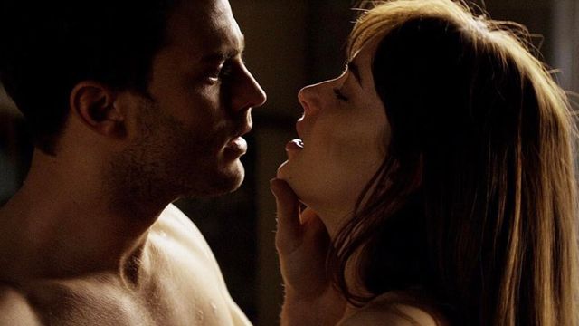 La película combina romance, drama y escenas que dieron de qué hablar desde su estreno.