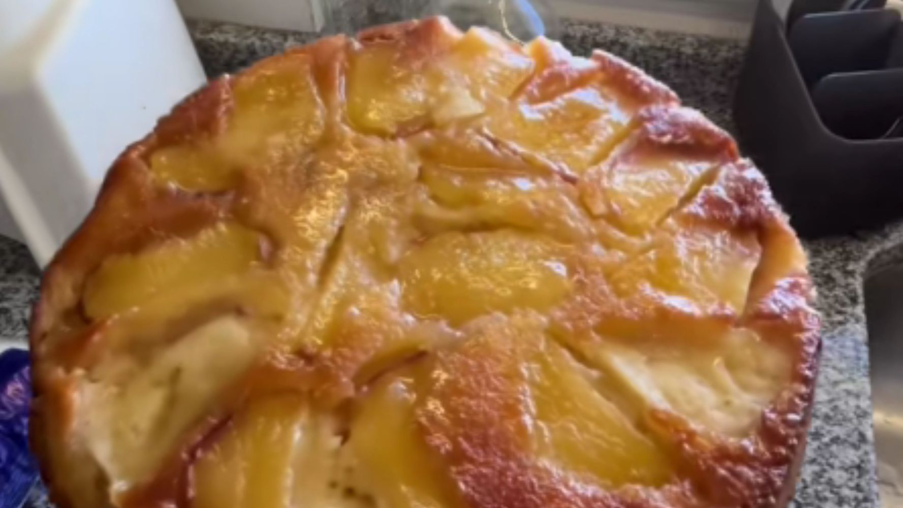 Cómo hacer una tarta de manzana invertida casera muy fácil de hacer.