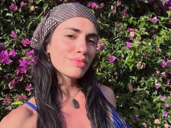 Desde Cerdeña, Lali Espósito disfrutó de sus vacaciones con un look retro chic y se adelantó a la tendencia del verano