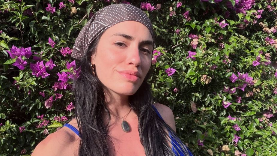 Desde Cerdeña, Lali Espósito disfrutó de sus vacaciones con un look retro chic y se adelantó a la tendencia del verano