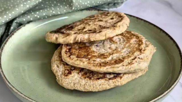 Cómo hacer pan pita con solo 2 ingredientes: la receta rápida en sartén y sin amasar