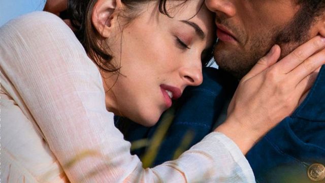 La película está basada en la reconocida novela de Jane Austen publicada en 1817.