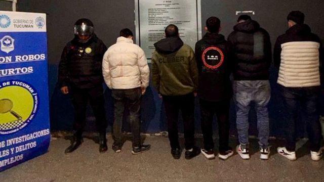Cinco hombres fueron aprehendidos tras intentar eludir un control de la Policía de Tucumán.