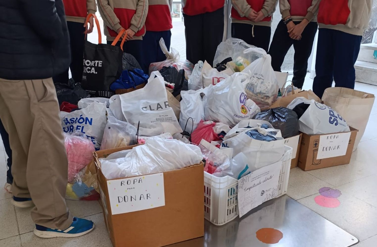 La UNL impulsa una nueva campaña solidaria para recolectar abrigo y utensilios de cocina.