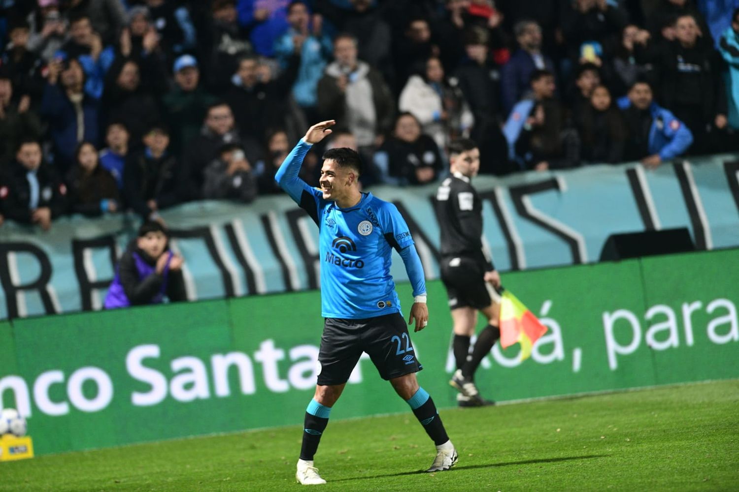 "Uvita" Fernández sigue de racha goleadora y Belgrano empezó ganando ante Rosario Central.