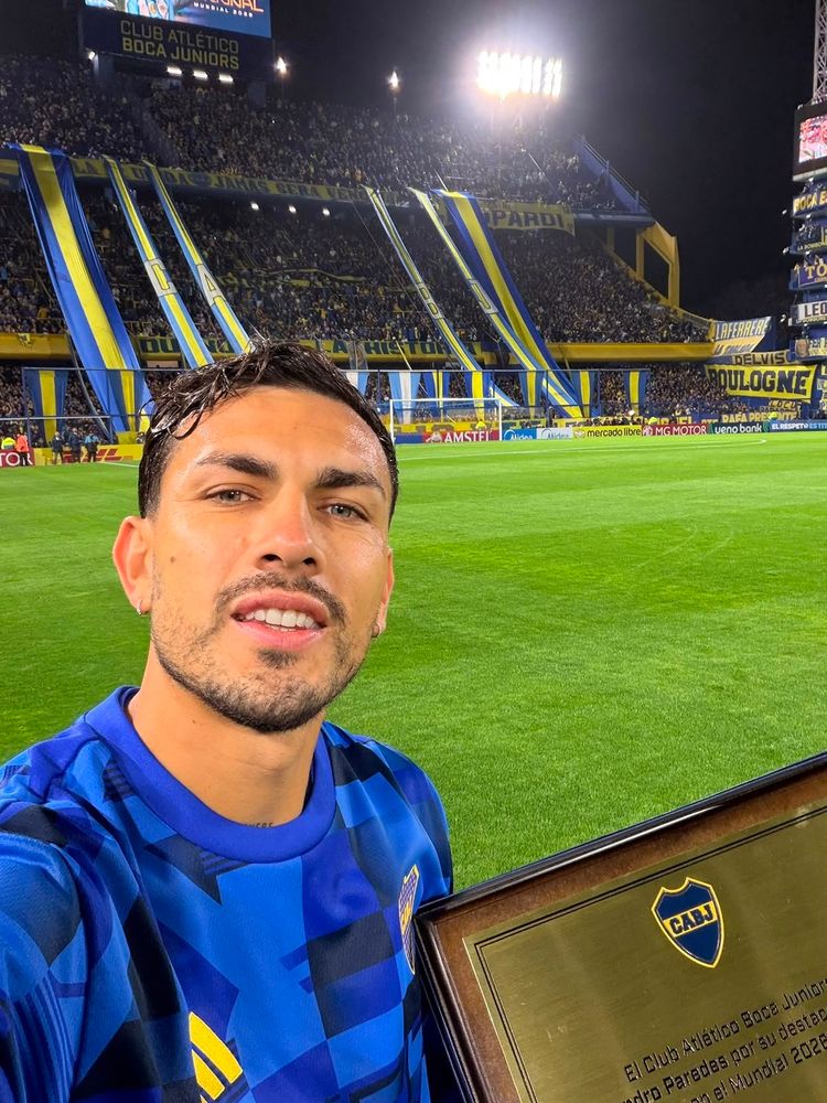 En La Bombonera hubo amplio reconocimiento a la Selección Argentina y a Leandro Paredes