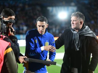 Belgrano reconoció a Ángel Di María y homenaje a una Selección Argentina en el corazón de todos