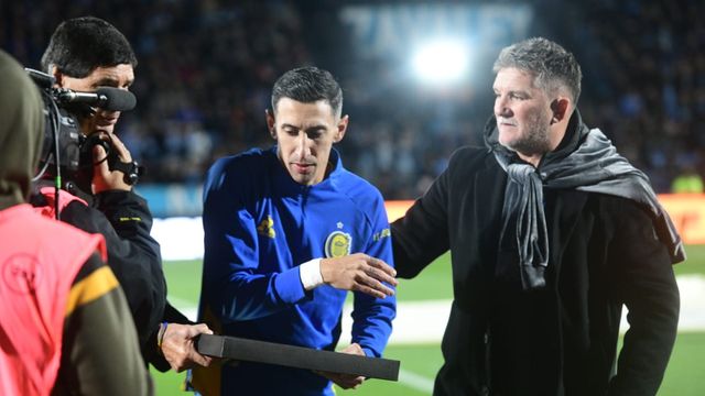 Ángel Di María y el reconocimiento de Belgrano, en manos del Luifa Artime.