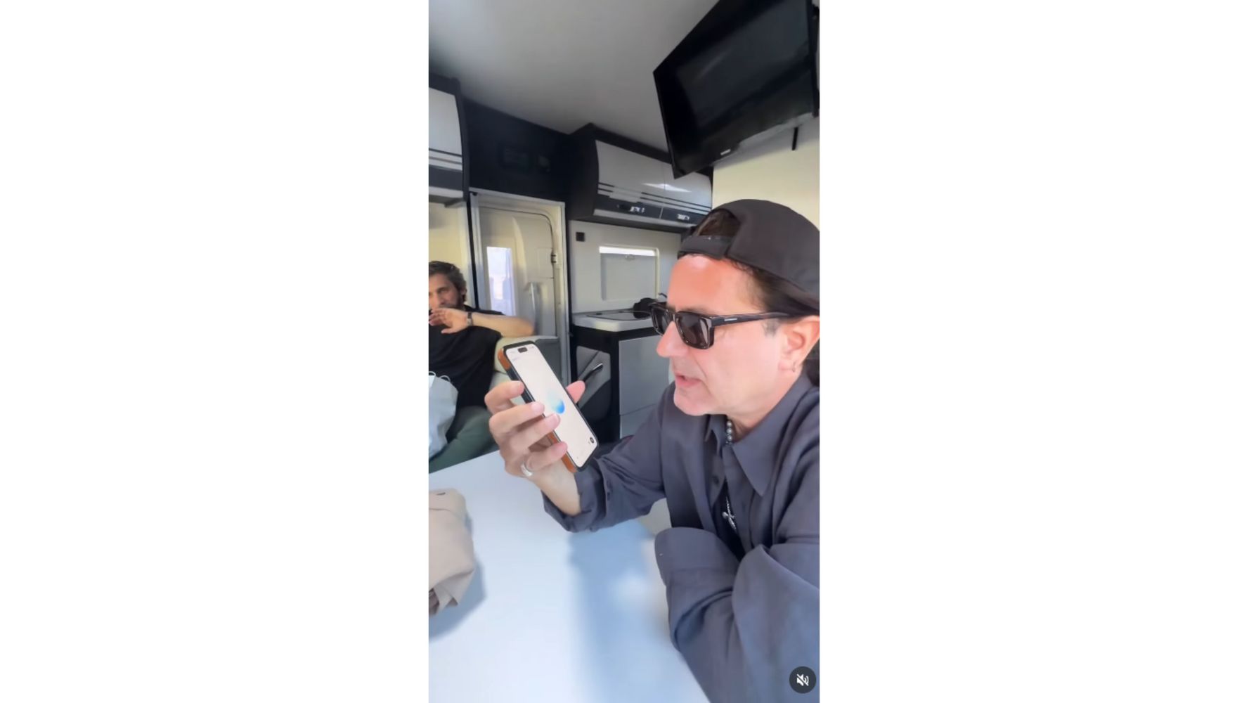 El cantante compartió el video en sus redes.