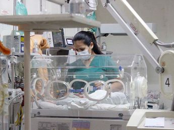 La cirugía cardíaca de urgencia que salvó la vida de un recién nacido