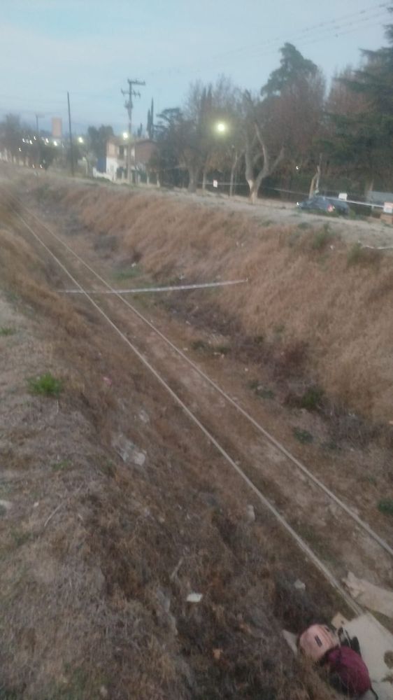 Escena de horror en las vías del tren.