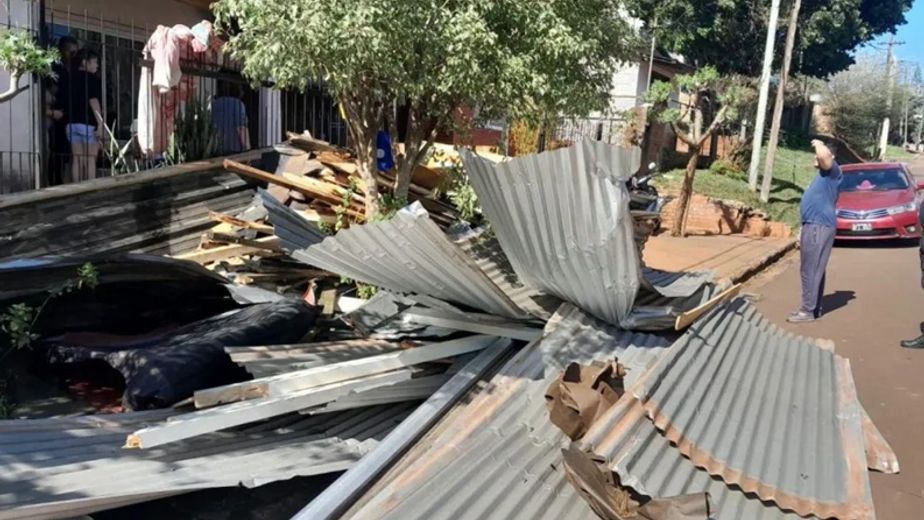Asisten a 27 familias afectadas por los fuertes vientos en San Vicente.