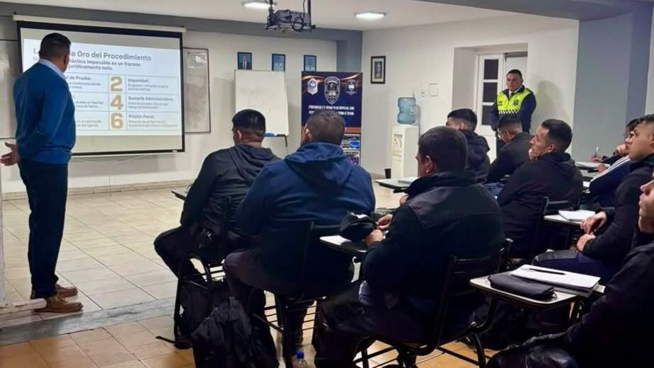 Instructores policiales de Tucumán se capacitaron en uso racional de la fuerza