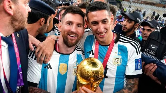 Messi y Di María en la consagración en Qatar