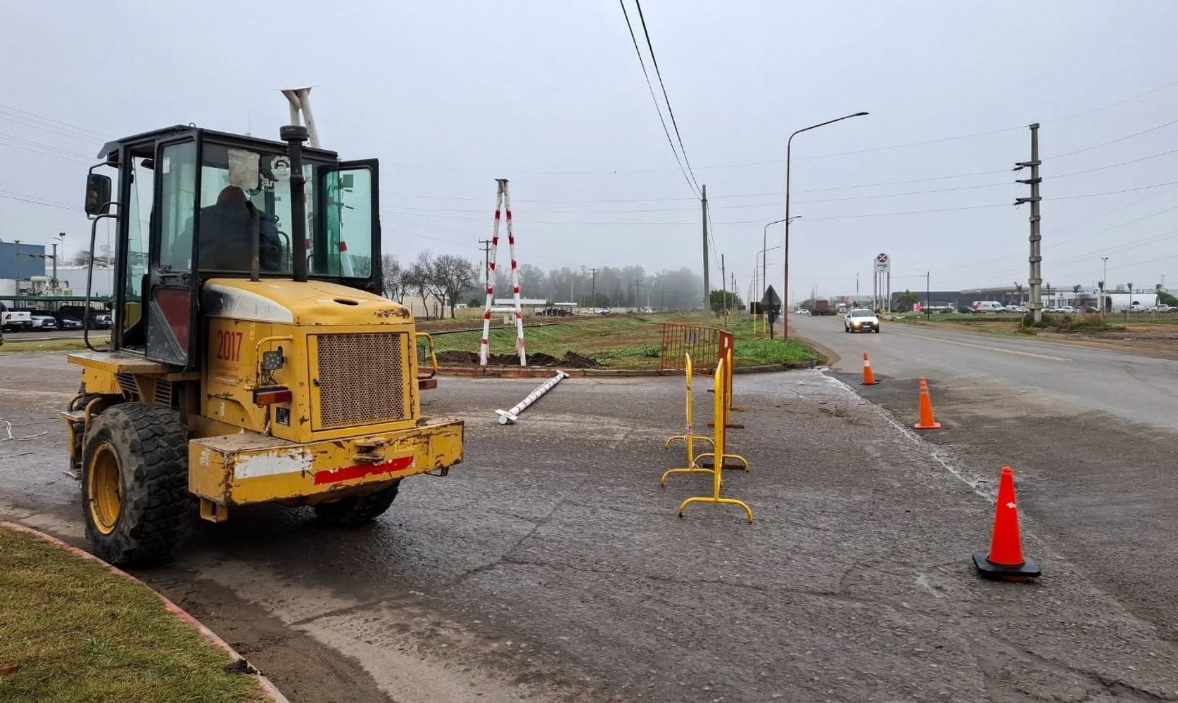 Colocan un delimitador de altura en el cruce de Av. Bernardi y Ruta Nacional 19