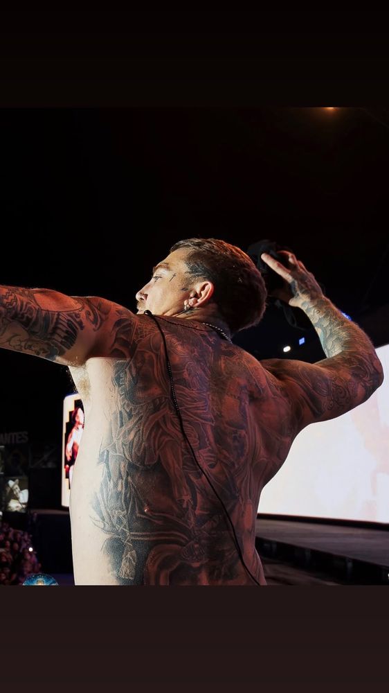 El cantante compartió su progreso en historias.