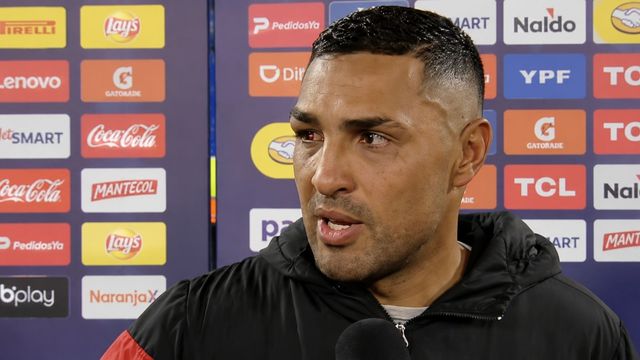 Fernando Alarcon, defensor de Instituto, dio pelea contra Velez.