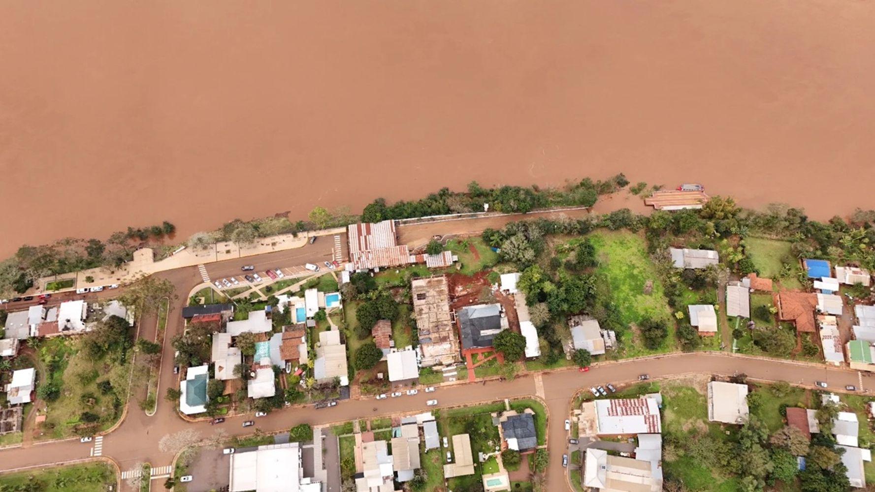 Más de 100 personas fueron evacuadas en El Soberbio por la crecida del río Uruguay.