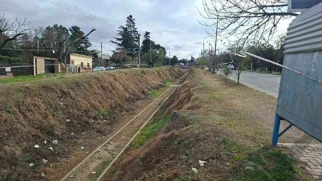 El sector de las vías de La Falda donde fueron hallados los dos hombres sin vida.
