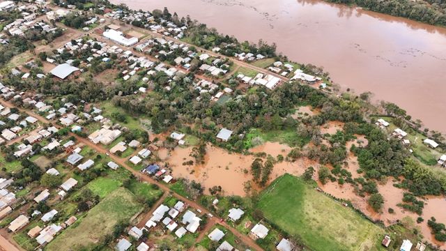 Más de 100 personas fueron evacuadas en El Soberbio por la crecida del río Uruguay.