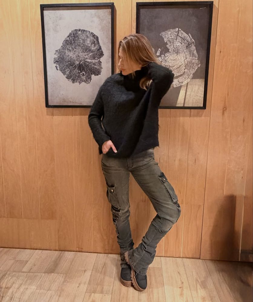 Abrigos de piel, botas de nieve y estética "apres-ski": el sofisticado vestuario con el que Marcela Kloosterboer conquistó la Patagonia