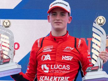 En el debut, Fausto Arnaudo ganó la carrera en el Bradesco F4 en Brasil