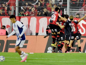 El Talleres de Sampaoli reaccionó al final pero no pudo evitar la derrota ante Newell's en el debut
